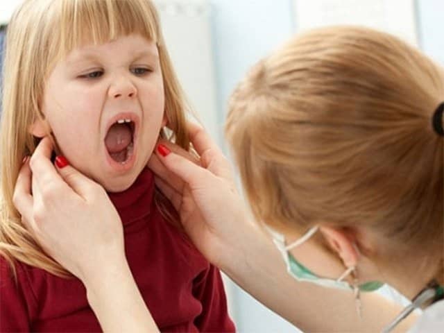 Вирусная ангина: первичные симптомы, чем лечить и как уберечься
